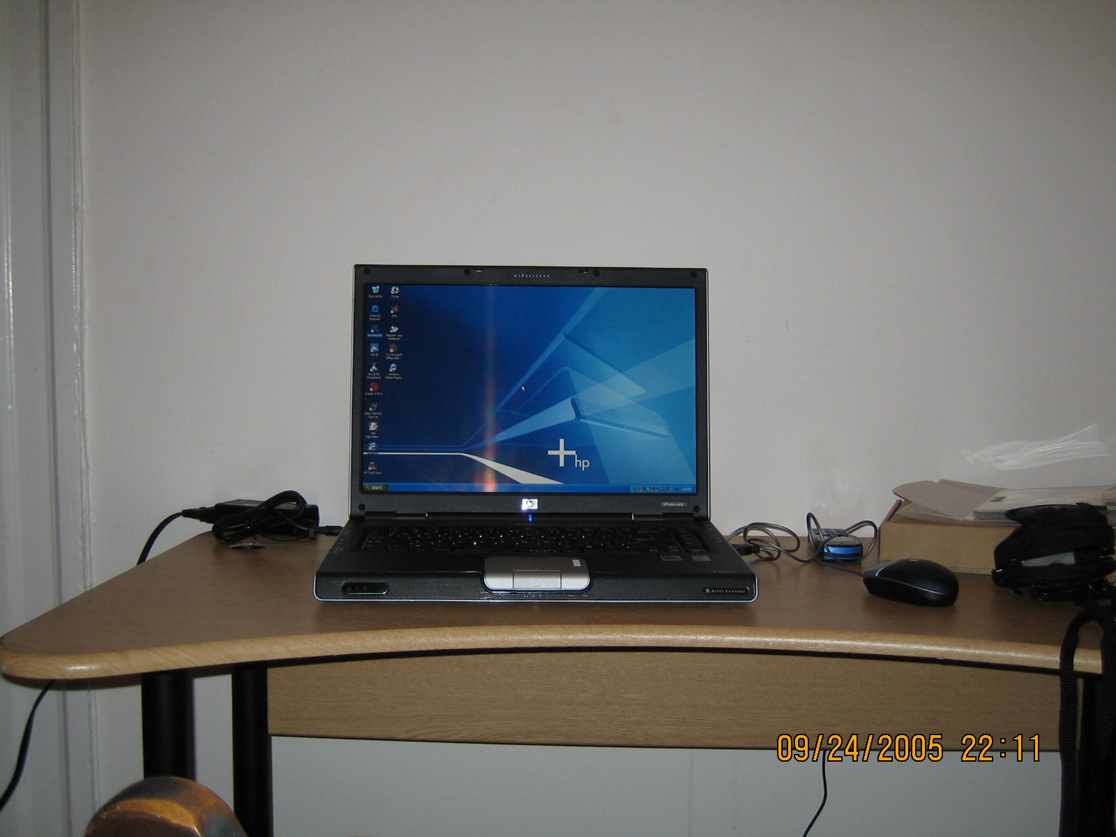 HP Paviliondv4000 prodavam nov laptop HPPaviliondv4000 na 2 meseca vnesen ot USA otli4en sas slednite parametri:CPUIntelPentium M750(1.86 GHz),1.0GB DDR2 SDRAM,80GB 5400rpm HDD,15.4" WXGA BrightView Widescreen (1280x800),Intel(R) Graphics Media Accelerator 900,DVD+/-RW/R & CD-RW Combo w/Double Layer Support,Intel(R) PRO/Wireless 2200BG WLAN,2 baterii 6 Cell Lithium Ion,cena 1790USD | телефон за връзка: 0899268860 |